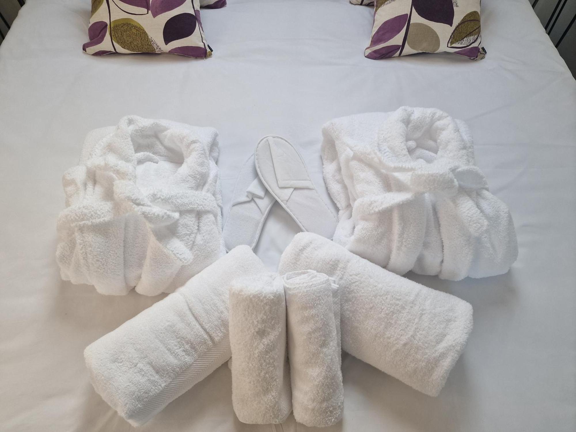 Blue Hills Luxury Apartment, Bay Front With Parking 法尔茅斯 外观 照片